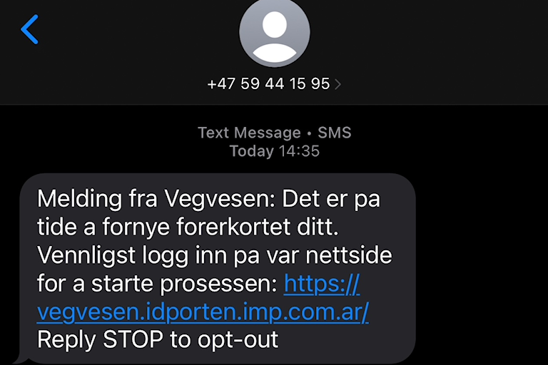 scammers are sending out a fake SMS asking you to click on a link to renew your driver's license.
This is a scam. Do not click on the link, but please send a screenshot of the SMS to krimtips@vegvesen.no.
The sender of the SMS has so far been an unknown number 59 44 15 95, but this may change.